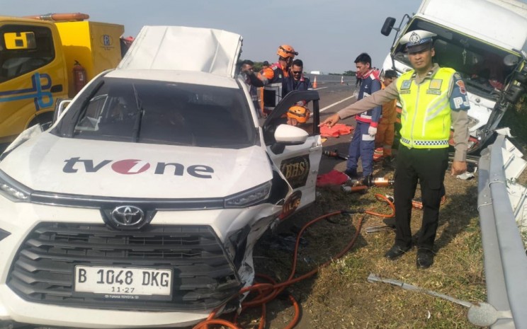 Mobil yang membawa kru TvOne terlibat kecelakaan di Jalan Tol Pemalang-Batang yang mengakibatkan 3 orang meninggal dunia - Istimewa