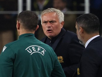 Aneh tapi Nyata, Jose Mourinho Cedera Lutut Gara-gara Dijegal Pemainnya Sendiri