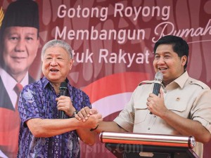 Pemerintah membangun 250 rumah gratis untuk masyarakat berpenghasilan rendah (MBR) di tanah hibah seluas 250 hektare dengan anggaran Rp60 miliar.