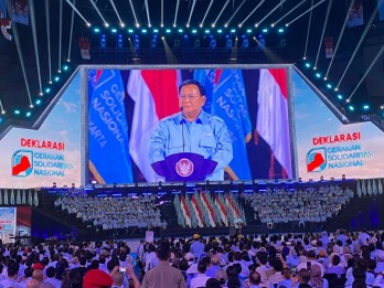 APBN Biayai Makan Bergizi Gratis, Prabowo Ajak Pengusaha Sumbang Seragam Sekolah