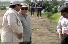 Foto Prabowo dan Haji Isam Saat Cek Program Cetak Sawah di Merauke