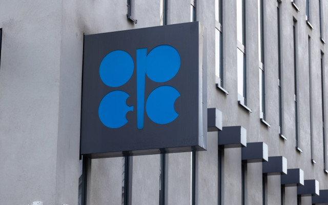 Maju Mundur OPEC+ Genjot Pasokan Minyak dan Ramalan Harga 2025