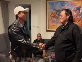 Denny Sumargo Datangi Farhat Abbas, Ini Kronologinya