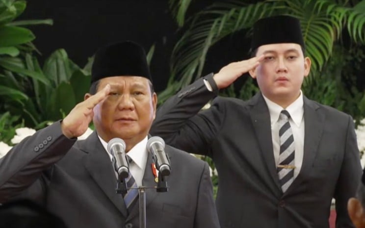 Presiden RI Prabowo Subianto dikawal Rizky Irmansyah sebagai ajudan sementara. Dok Setpres RI