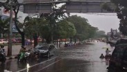 Awas! Banjir di Depan Gandaria City, Jalur Dua Arah Macet Total