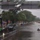 Awas! Banjir di Depan Gandaria City, Jalur Dua Arah Macet Total