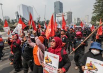 Sejumlah buruh melakukan aksi di kawasan Patung Kuda, Jakarta, Rabu (3/7/2024)JIBI/Bisnis/Fanny Kusumawardhani DEMO TOLAK PHK BURUH