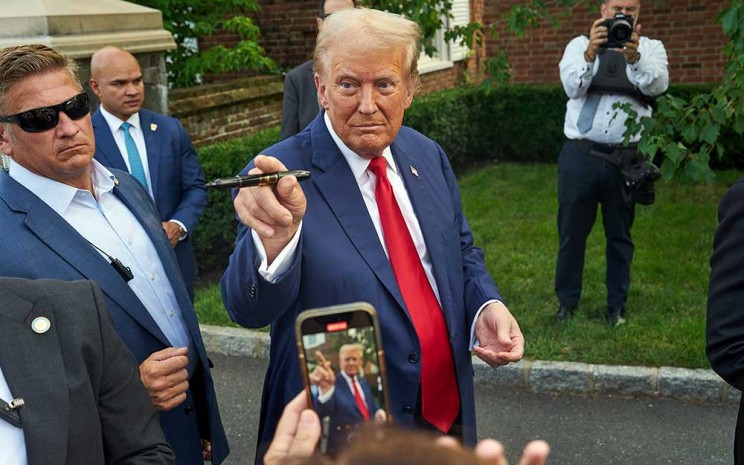 Mantan Presiden Amerika Serikat Donald Trump saat konferensi pers di Trump National Golf Club di Bedminster, New Jersey, Amerika Serikat, Kamis (15/8/2024). Bloomberg - Bing Guan