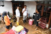 Bey Temui Warga Terdampak Banjir di Kabupaten Bandung