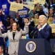 Pakar Sebut Kamala Harris Kalah dari Donald Trump Gegara Joe Biden