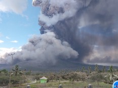 Foto-foto Letusan Gunung Lewotobi Hari Ini, Kamis 7 November 2024