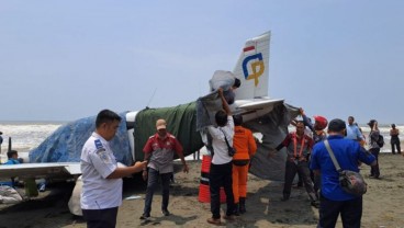 Pesawat Latih Mendarat Darurat di Pantai Cemara Sewu Cilacap