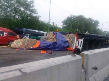 Kecelakaan Tol Cipularang KM 92, Polisi Amankan Sopir Truk Trailer