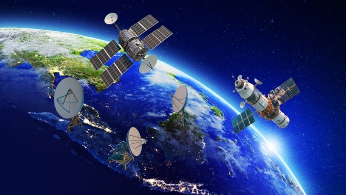 Berlomba Meluncurkan Satelit