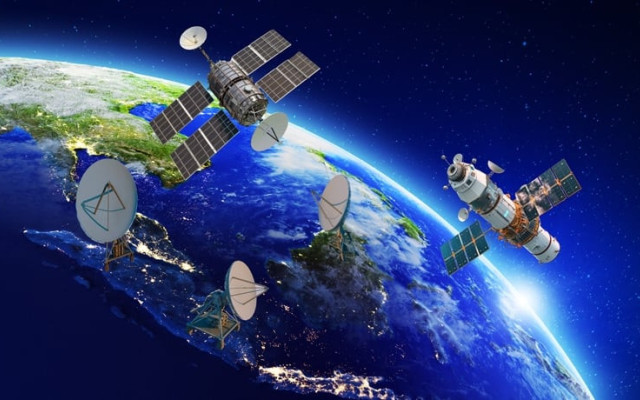 Berlomba Meluncurkan Satelit