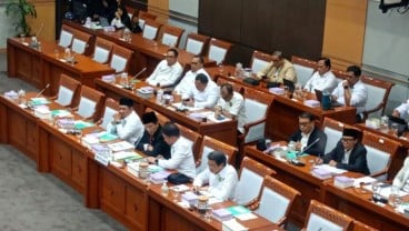 DPR Tunda Rapat dengan Menag soal Biaya Haji 2025, Ada Apa?