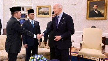 Momen Joe Biden Jabat Tangan Mayor Teddy Usai Bertemu Prabowo
