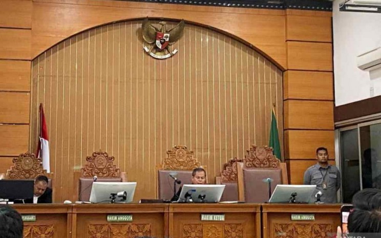 Hakim tunggal Pengadilan Negeri (PN) Jakarta Selatan Afrizal Hady dalam sidang putusan praperadilan tersangka Gubernur Kalimantan Selatan (Kalsel) Sahbirin Noor terkait kasus dugaan suap lelang proyek, Jakarta, Selasa (12/11/2024) - Antara/Luthfia Miranda Putri