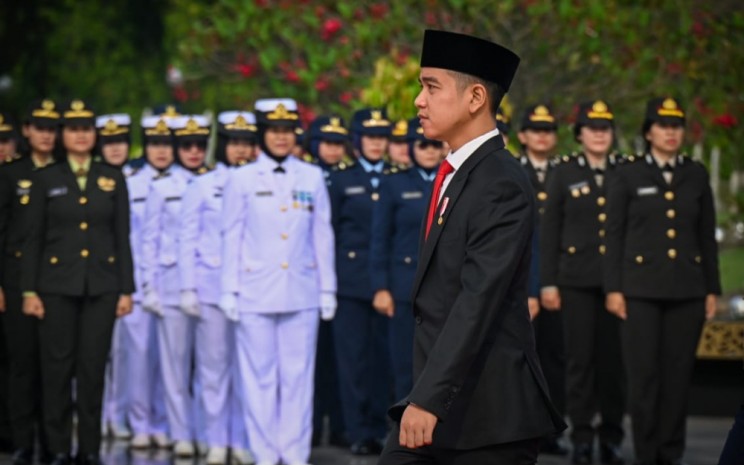 Wakil Presiden Gibran Rakabuming Raka menjadi Inspektur Upcara Peringatan Hari Pahlawan Nasional di TMP Kalibata, Jakarta Selatan, Minggu (10/11/2024) - Dok: BPMI Setwapres RI