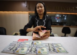 Rupiah Dibuka Melemah Dekati Level Rp16.000 per Dolar AS