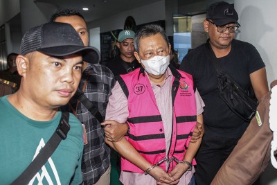 Kejagung Menahan Hendry Lie Terkait Kasus Korupsi Timah