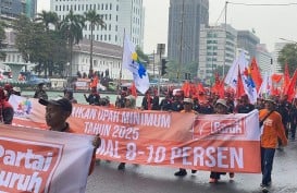 Buruh Geruduk Kemnaker, Tuntut Upah Layak & Bentuk UU Ketenagakerjaan Baru