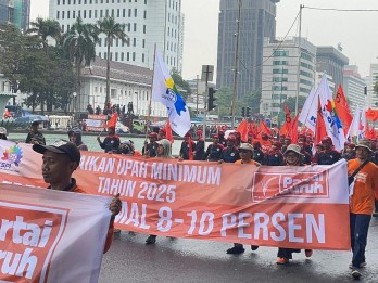 Buruh Geruduk Kemnaker, Tuntut Upah Layak & Bentuk UU Ketenagakerjaan Baru