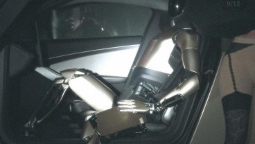 Robot Humanoid Elon Musk Jadi Teman Kim Kardashian, Mengobrol hingga Berdansa