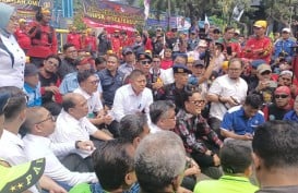 Di Hadapan Buruh, Menaker Pastikan Upah Minimum (UMP) 2025 Naik