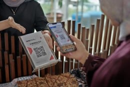 BI: Penggunaan Kartu ATM Anjlok, Transaksi Digital Melonjak