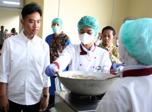 Wapres Tinjau Uji Coba Makan Bergizi Gratis Di Tangerang