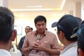 Menteri Ara Bagi-Bagi Duit Rp100 Juta ke Korban Gempa Cianjur