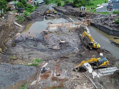 Perbaikan Dam Gambiran Yang Rusak Diterjang Banjir