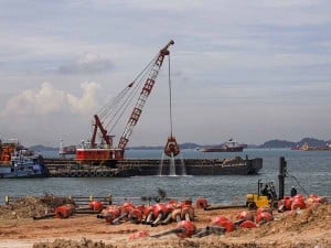 Pengerukan laut dan penyediaan terminal penumpang untuk pemindahan dermaga Pelni di Pelabuhan Batu Ampar ke Pelabuhan Bintang 99 ditargetkan selesai akhir 2024.