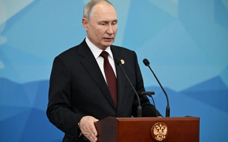 Presiden Rusia Vladimir Putin berbicara saat konferensi pers setelah pertemuan puncak para pemimpin Persemakmuran Negara-Negara Merdeka (CIS) di Bishkek, Kyrgyzstan, 13 Oktober 2023. Sputnik/Pavel Bednyakov - Pool via REUTERS