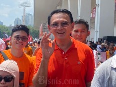 Ahok Tiba di Kampanye Akbar Pramono-Rano, Warga Serbu Minta Selfie Bareng