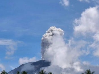 Warga Halmahera Barat Diminta Menjauhi Erupsi Gunung Ibu