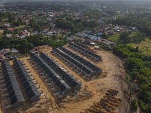 Kementerian Perumahan dan Kawasan Permukiman (PKP) menargetkan program pembangunan tiga juta rumah bagi masyarakat berpenghasilan rendah