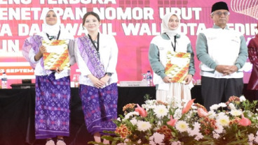 Profil Calon Wali Kota Kediri dan Wakilnya: Sepak Bola vs Ibu-ibu PKK