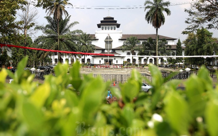 Gedung Sate, Kantor Pemerintah Provinsi Jawa Barat. Bisnis - Rachman