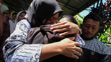 Guru Honorer SDN 4 Baito Supriyani Divonis Bebas Majlis Hakim