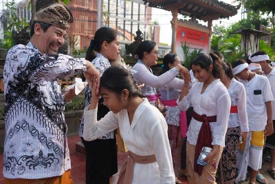 Perayaan Peringatan Hari Guru di Bali