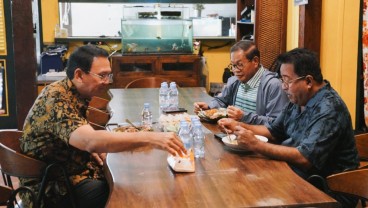 Foto Pramono, Bang Doel, Ahok Makan Lontong Cap Gomeh saat Masa Tenang Pilkada