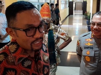 Ahmad Sahroni Tiba di Mapolda Sumbar Rapat soal Kasus Polisi Tembak Polisi