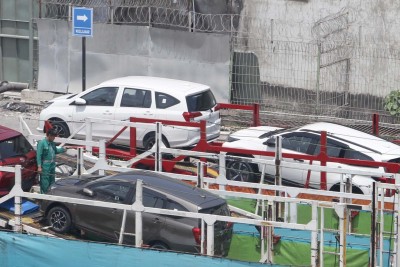 Isu PPN 12% dan Opsen Pajak Gempur Penjualan Mobil dan Motor 2025