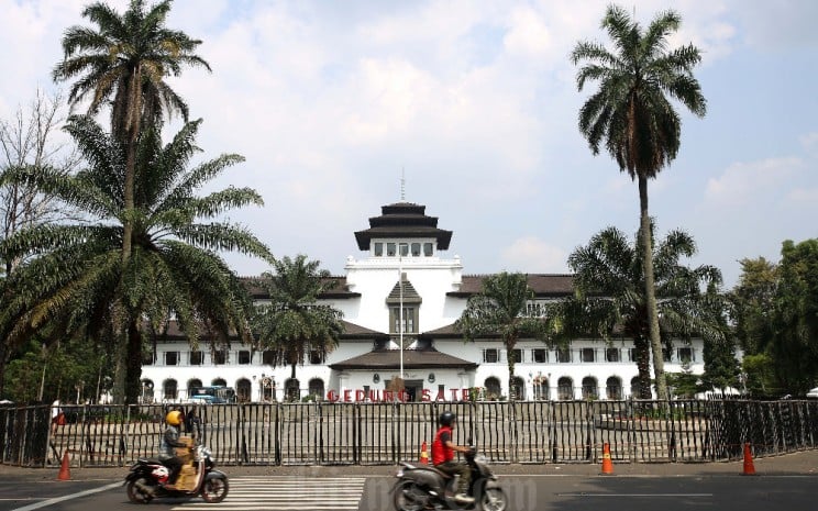 Gedung Sate, Kantor Pemerintah Provinsi Jawa Barat. Bisnis - Rachman