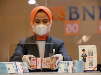 Rupiah Dibuka Melemah Dekati Rp16.000 per Dolar AS