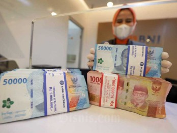 Rupiah Ditutup Melemah Dekati Rp16.000, Indeks Dolar AS Perkasa