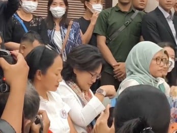 Ekspresi Istri Tom Lembong Usai Praperadilan Suaminya Ditolak Hakim