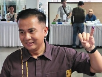 Pilkada Serentak 2024: Bey Salurkan Hak Pilih di Tanggerang Selatan, Banten